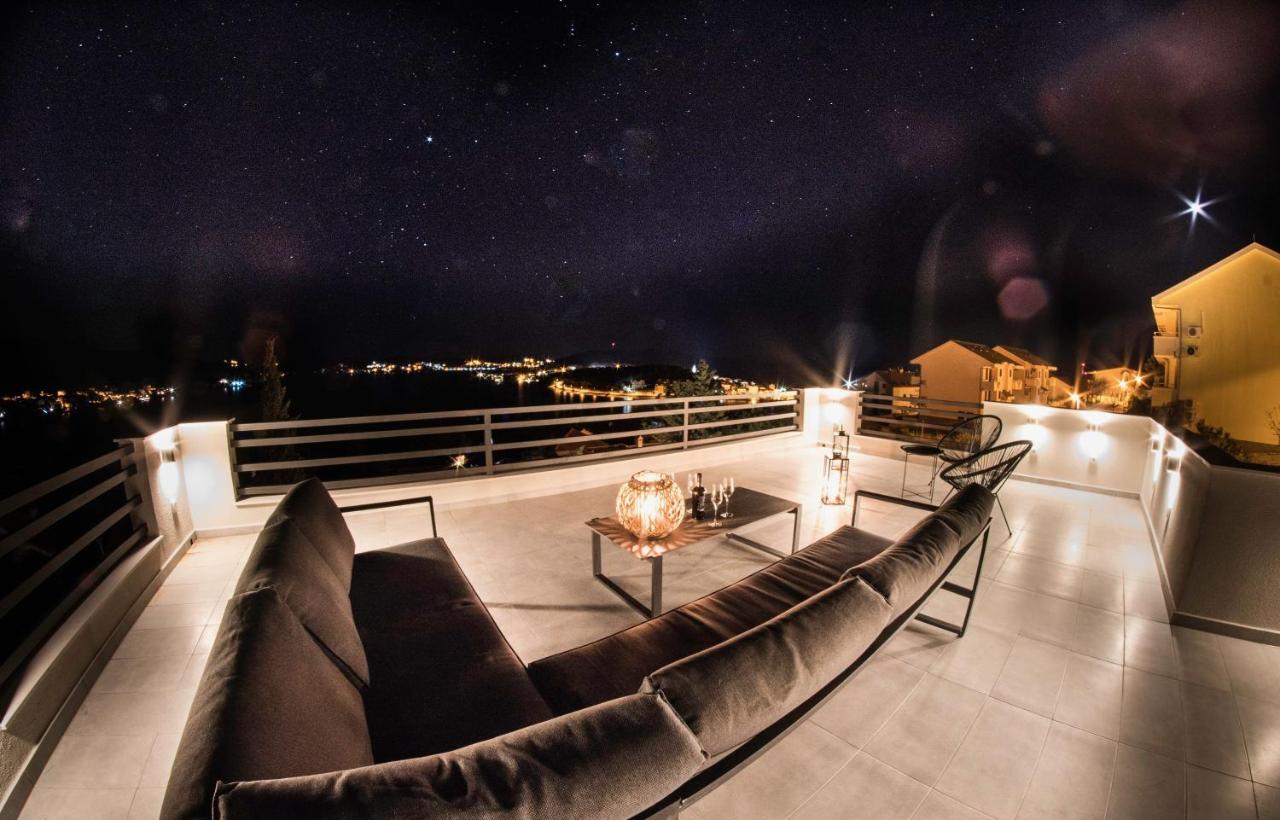 The Grande: Hillside Retreat with Sea Views and Rooftop Terrace Rogoznica  Exterior photo