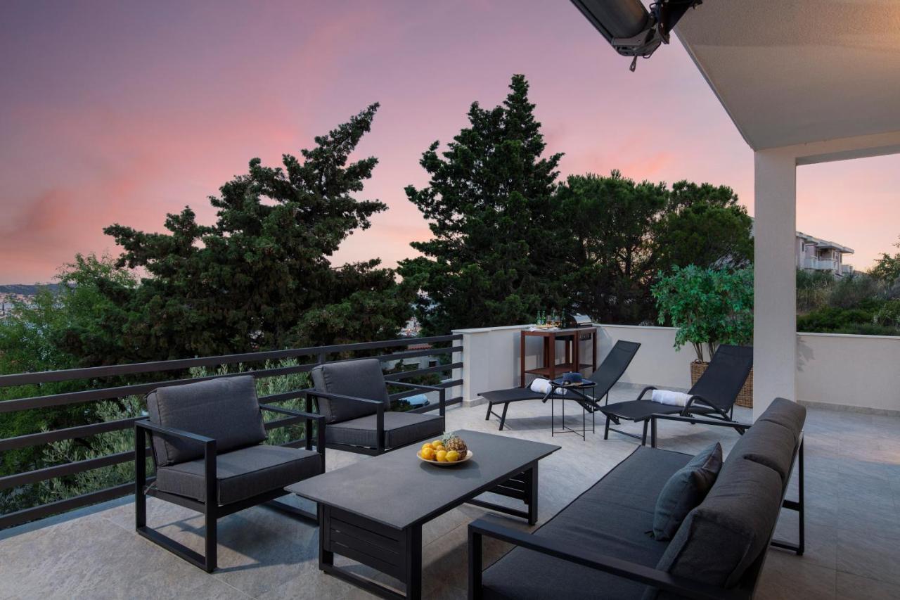 The Grande: Hillside Retreat with Sea Views and Rooftop Terrace Rogoznica  Exterior photo