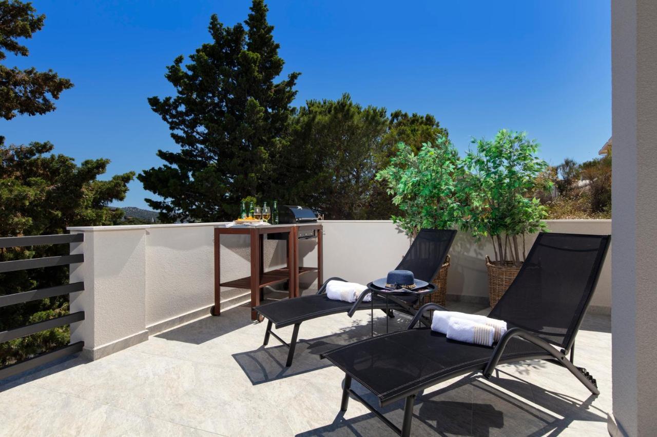 The Grande: Hillside Retreat with Sea Views and Rooftop Terrace Rogoznica  Exterior photo